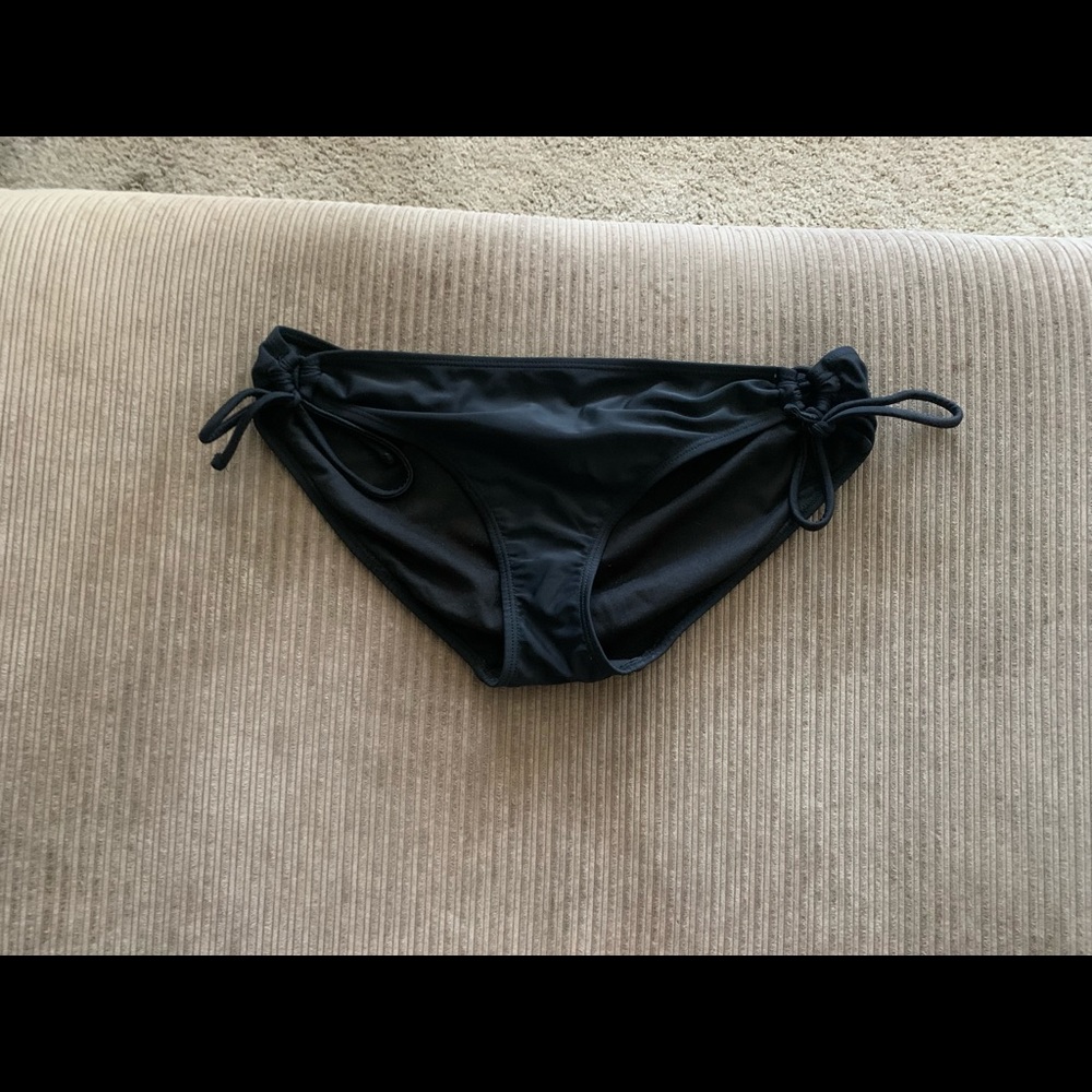 Black bikini bottoms